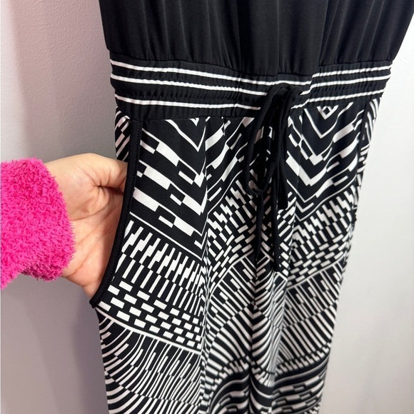 Calvin Klein Cinched Waist Black and White Women’s Romper (P) - Picture 3 of 9